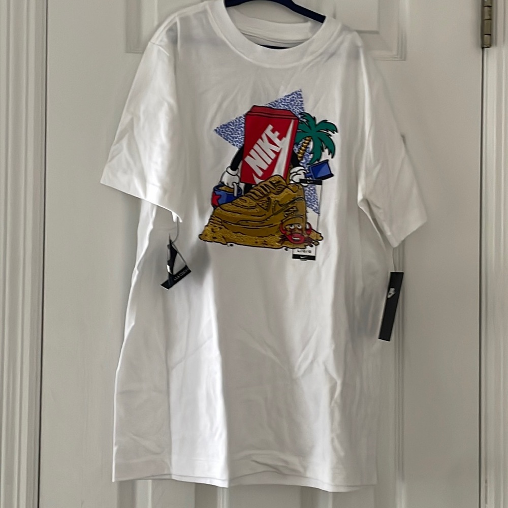 (NWT) Boys Nike beach tee shirt size large